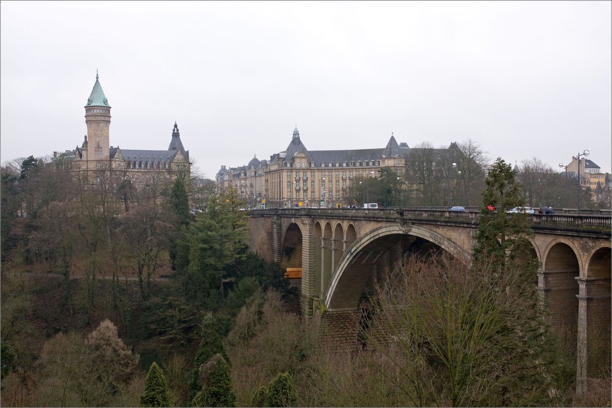 Vue sur le pont Adolphe et la vallée de la Pétrusse à Luxembourg.